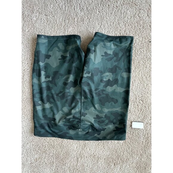 GAP Fit Women's Camo High Rise Bike Shorts Sz XXL NEW - Picture 5 of 5